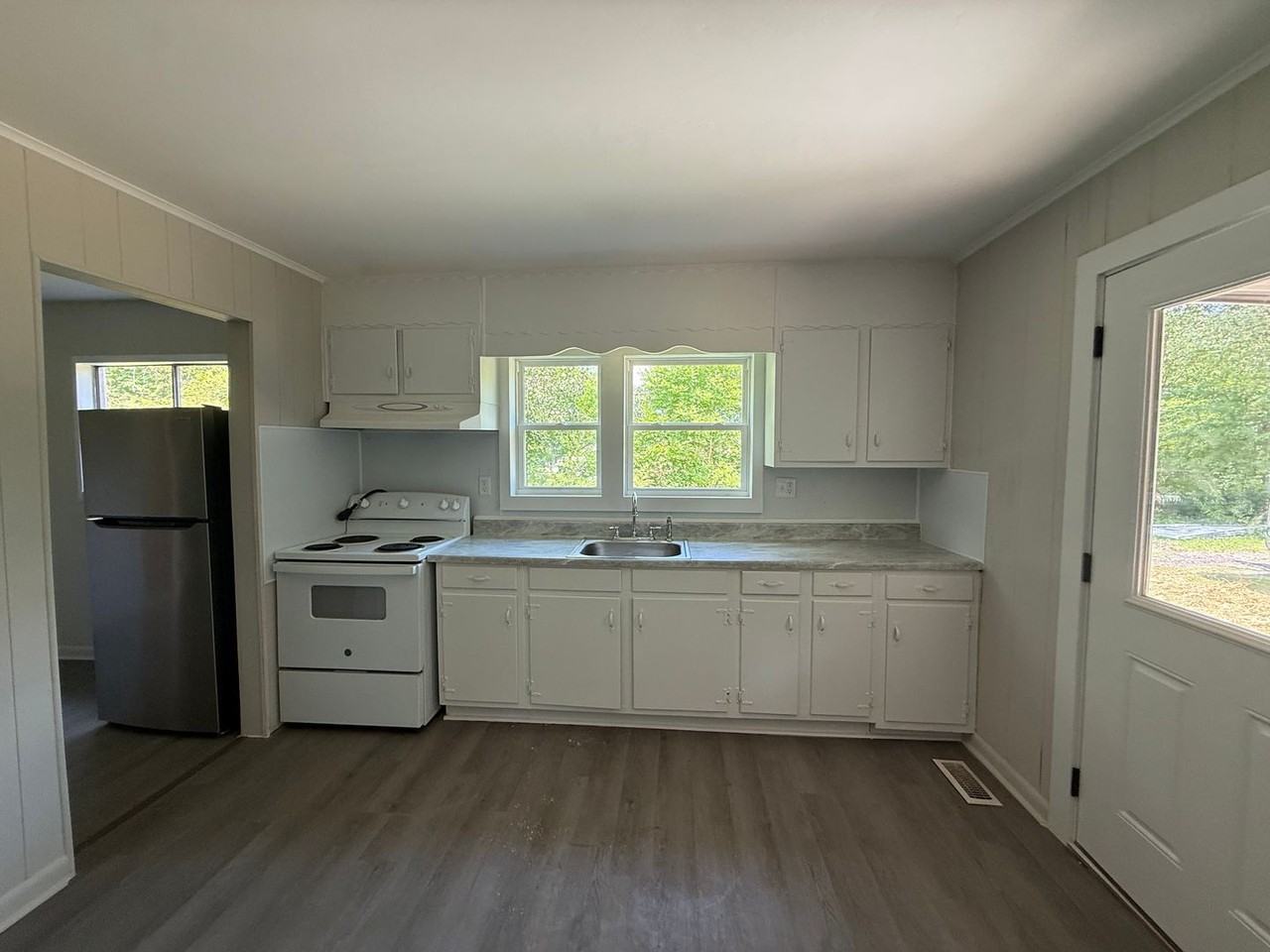 89 Susan Ln - Photo 5 of 20