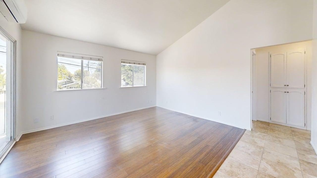 630 Mira Mar Ave - Photo 4 of 15