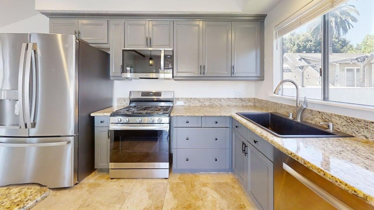630 Mira Mar Ave - Photo 6 of 15