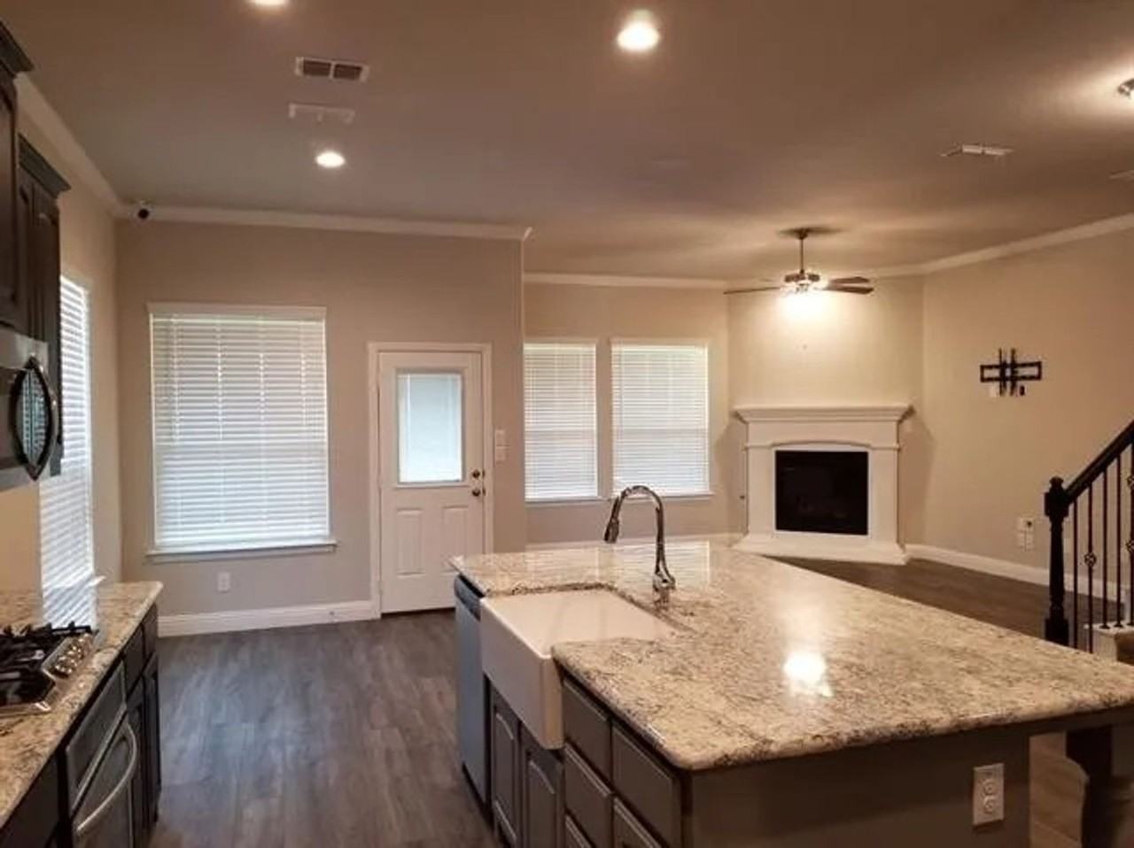 14833 Complacent Way - Photo 2 of 28