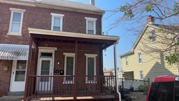 featured image of 940 Queen St