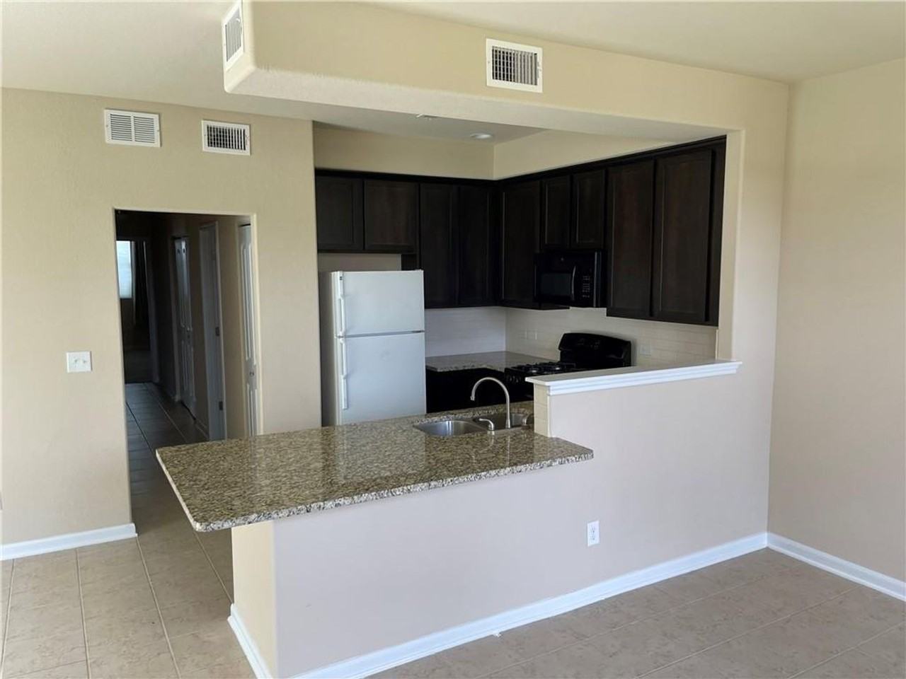 1420 Nevarez - Photo 2 of 9