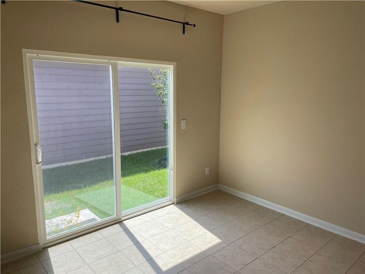 1420 Nevarez - Photo 5 of 9