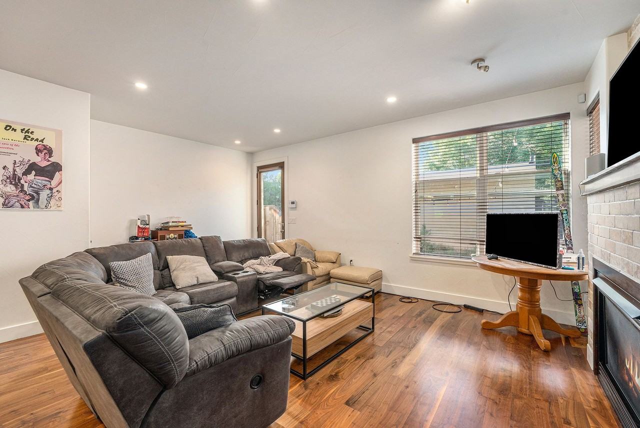 3315 W Hayward Pl - Photo 3 of 20