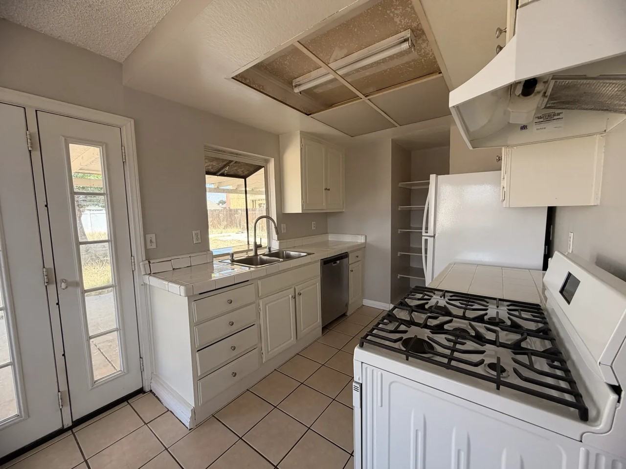 14243 Perham Ct - Photo 3 of 10