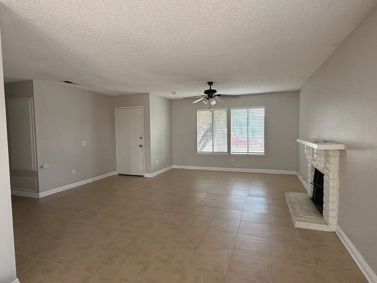 14243 Perham Ct - Photo 4 of 10
