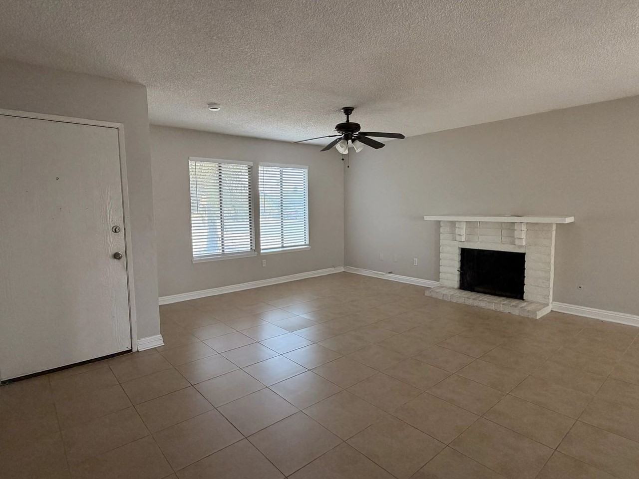 14243 Perham Ct - Photo 5 of 10