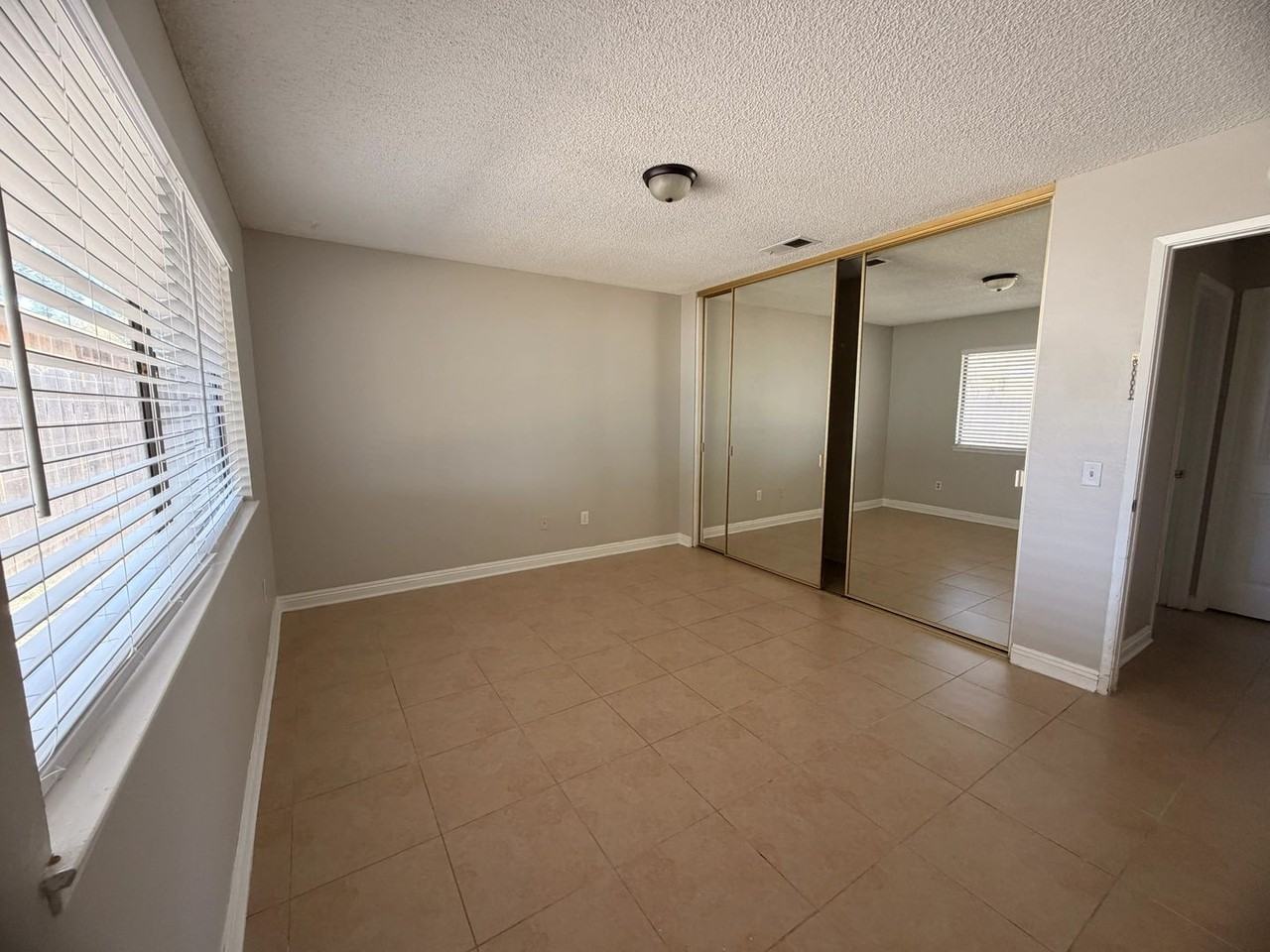 14243 Perham Ct - Photo 7 of 10