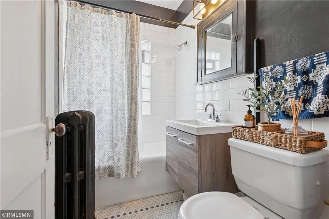 4224 Cedar Avenue South - Photo 4 of 18