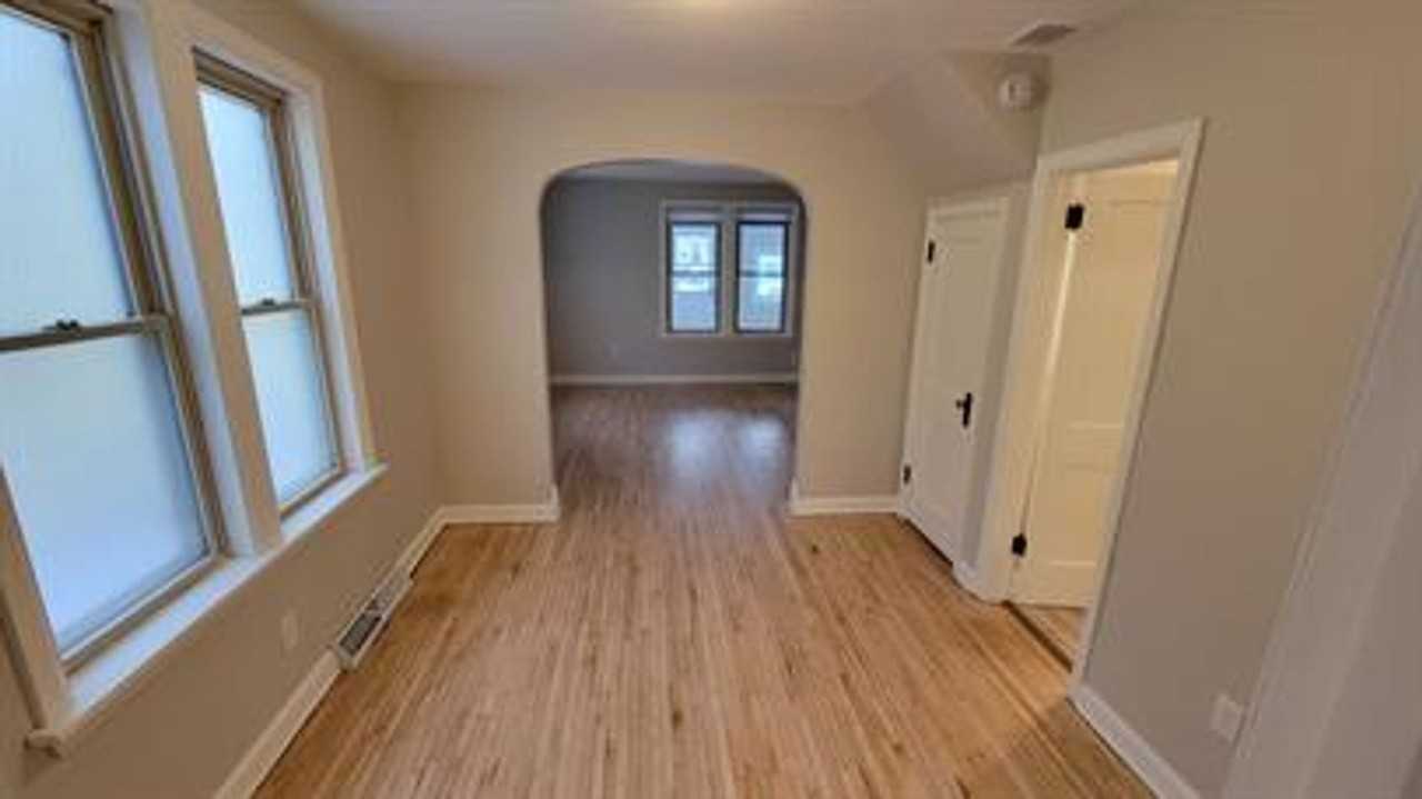 1316 Baxter Ave - Photo 6 of 41