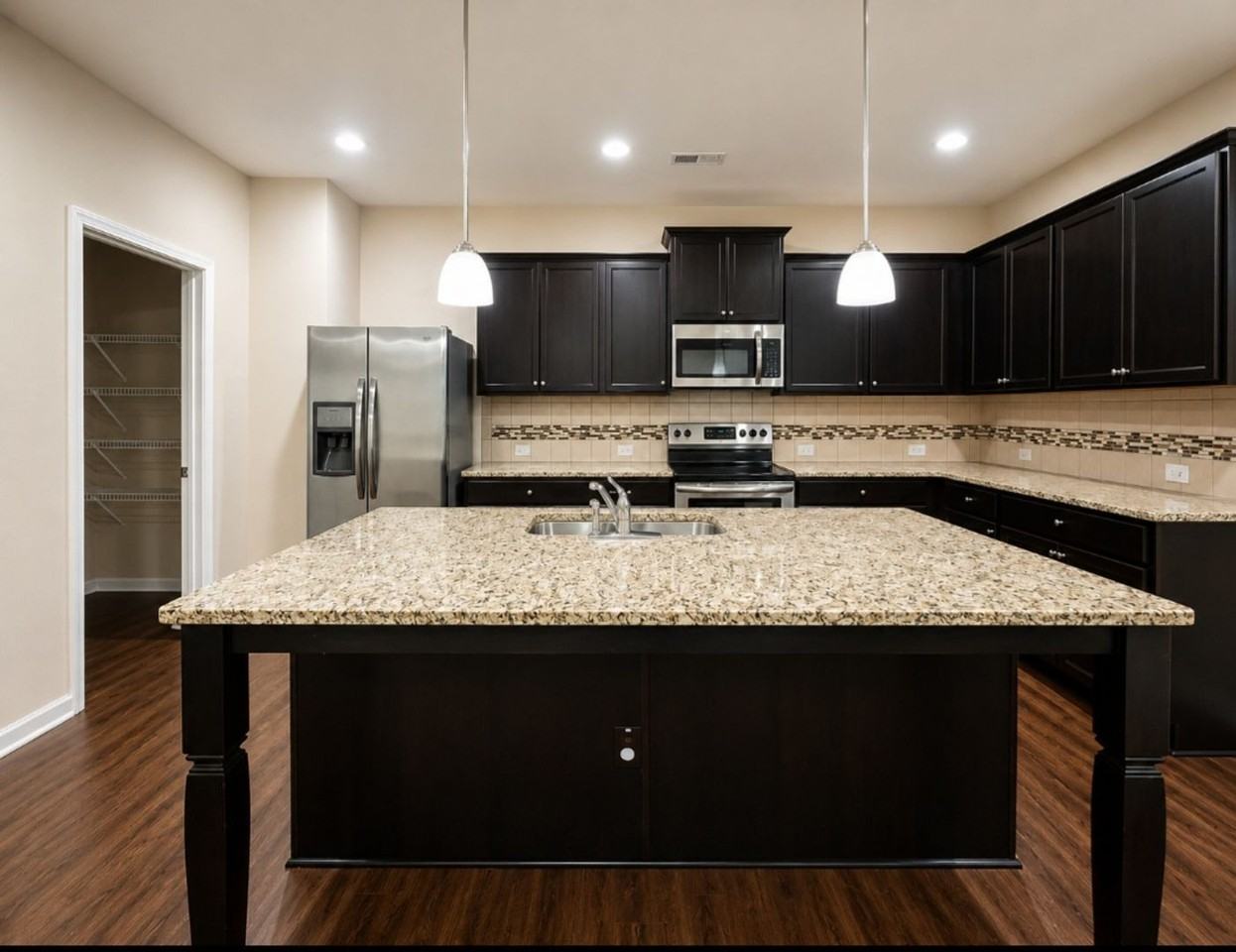 5150 Amberland Sq - Photo 3 of 19