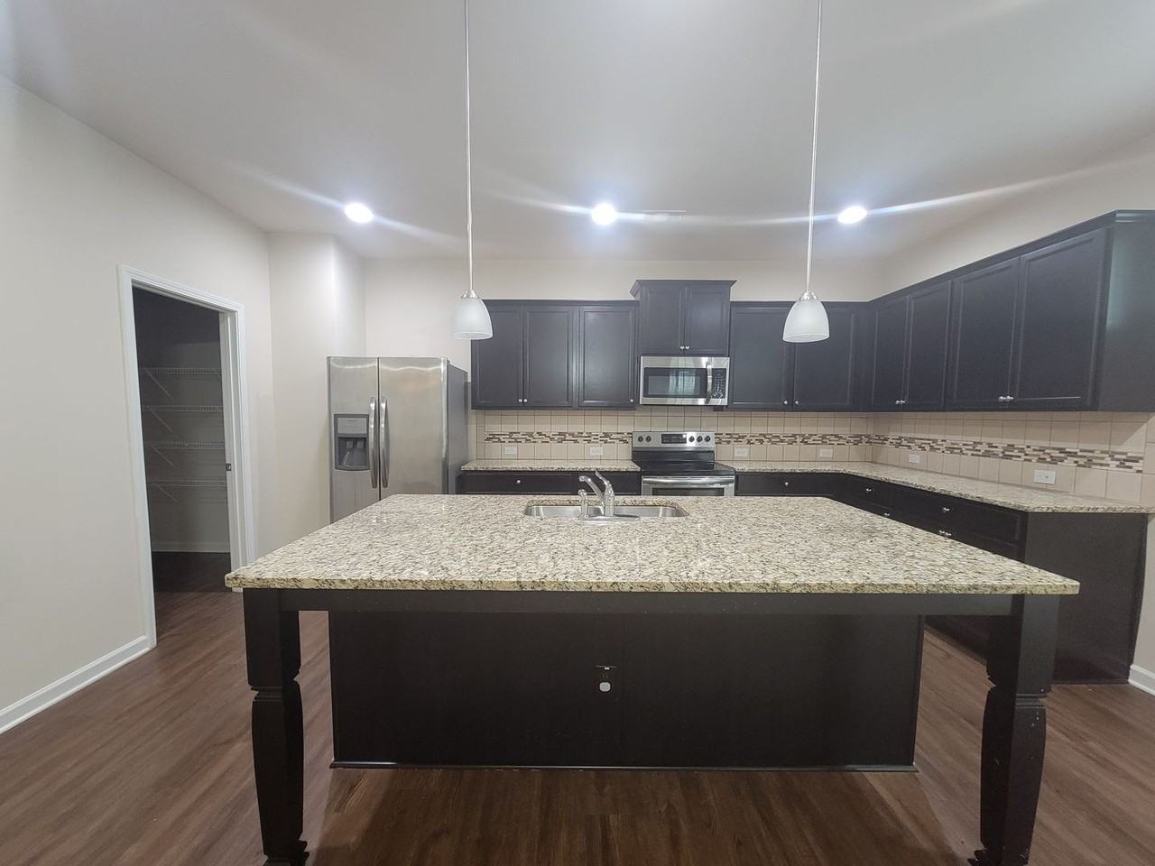 5150 Amberland Sq - Photo 5 of 19
