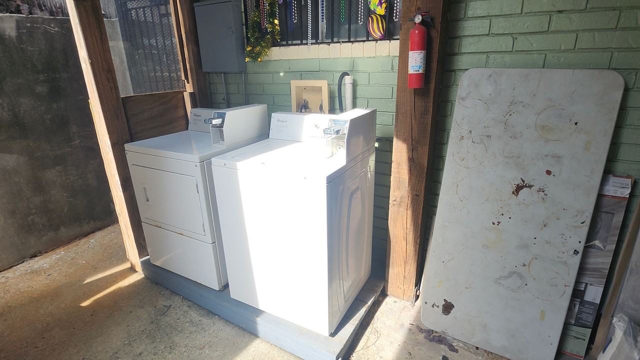 1835 Burgundy St - Photo 3 of 7