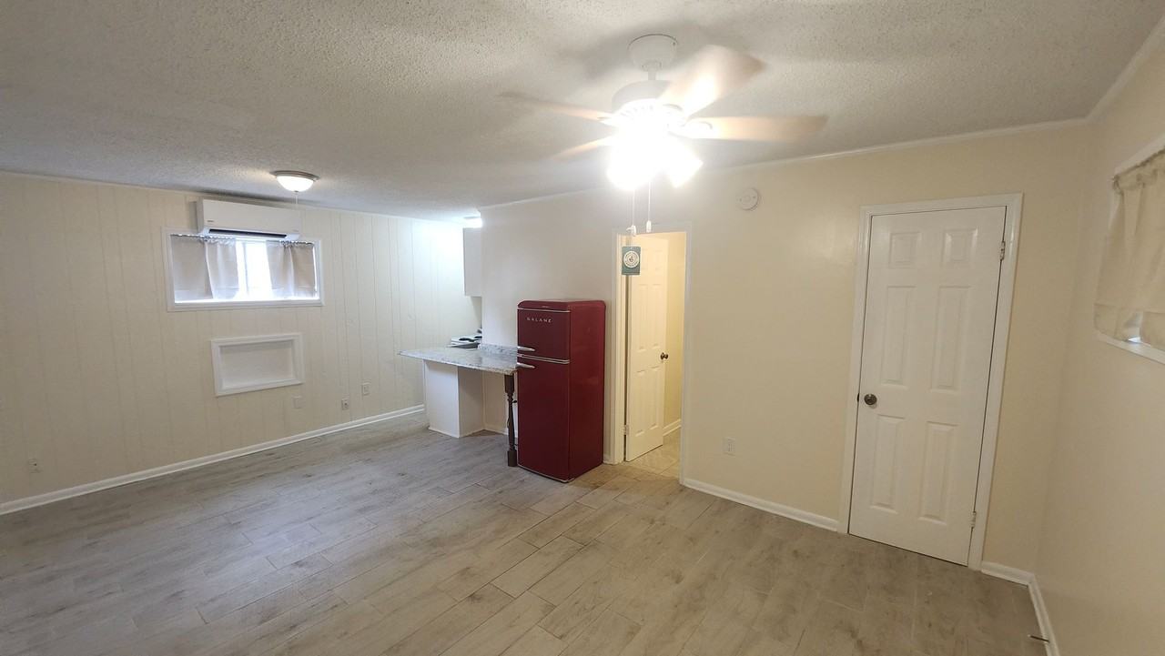 1835 Burgundy St - Photo 5 of 7