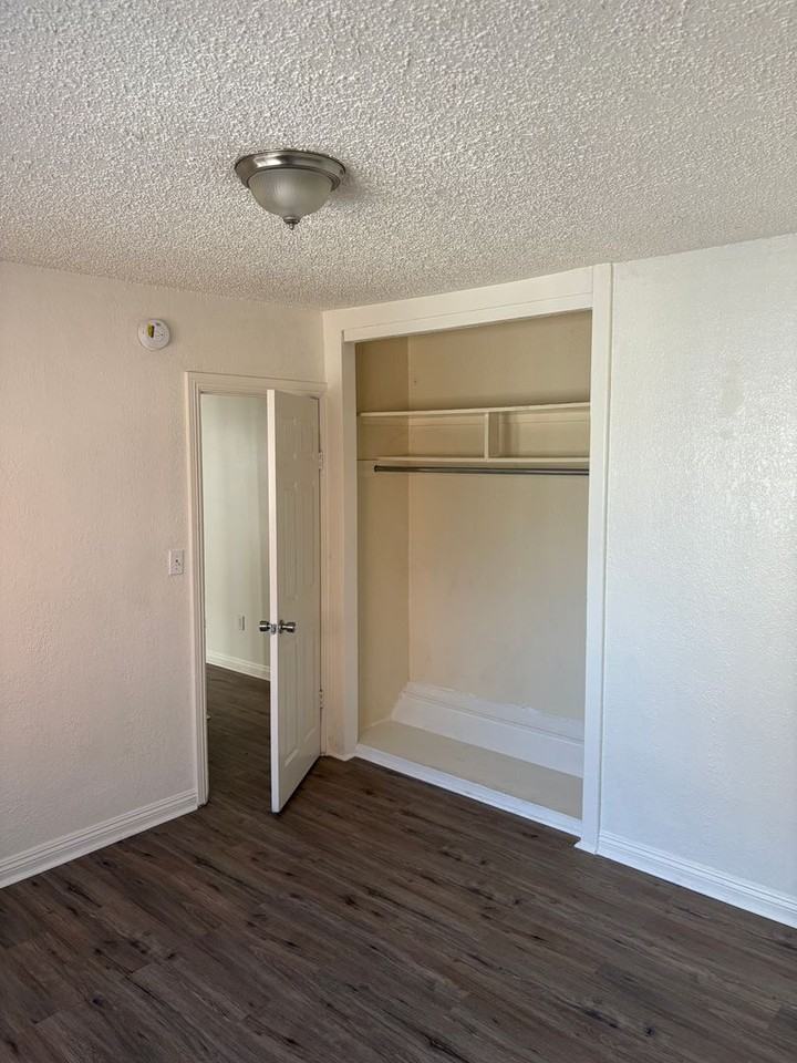 736 W Century Blvd - Photo 7 of 10