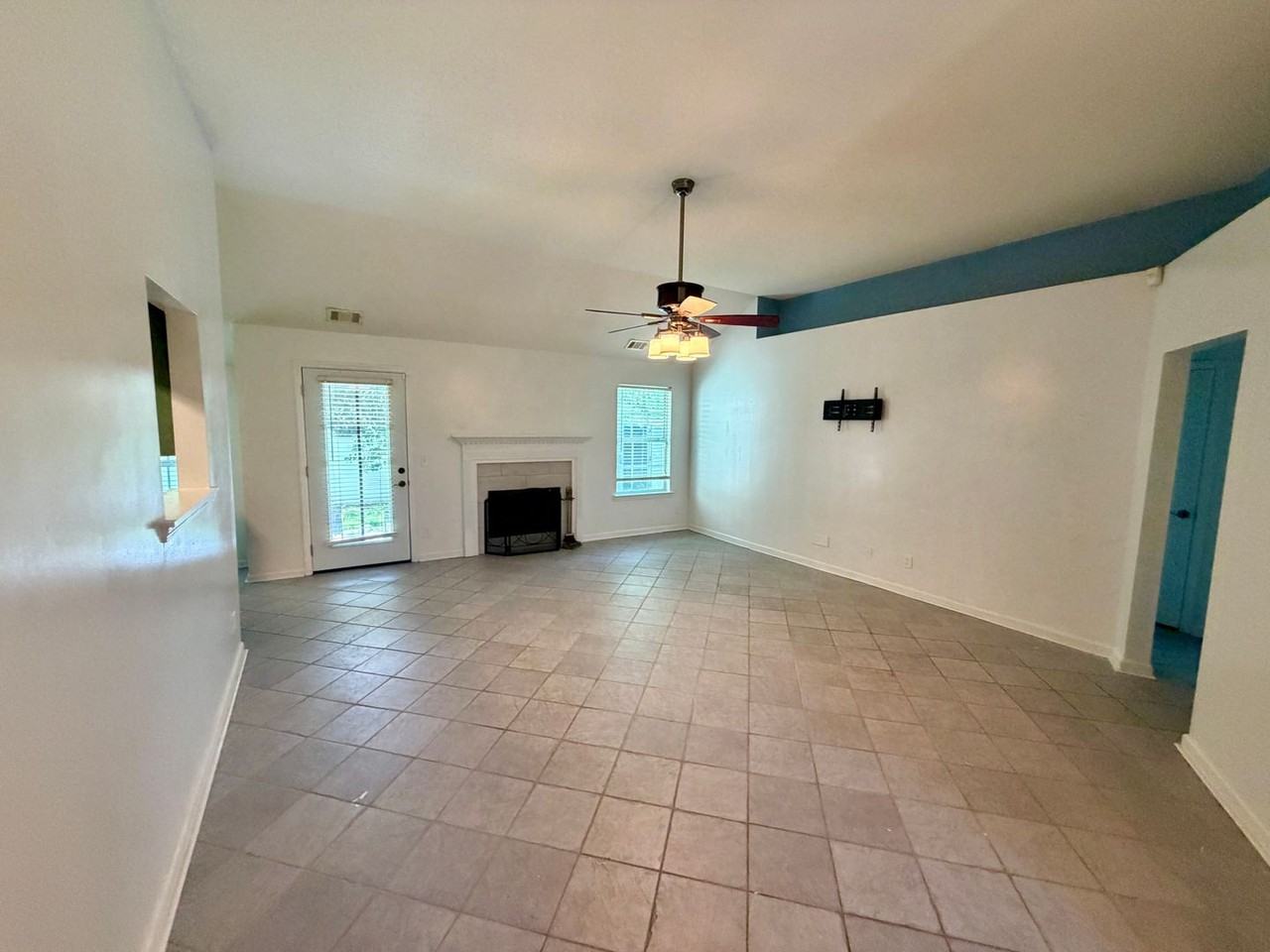 102 Kaylin Ct - Photo 3 of 25