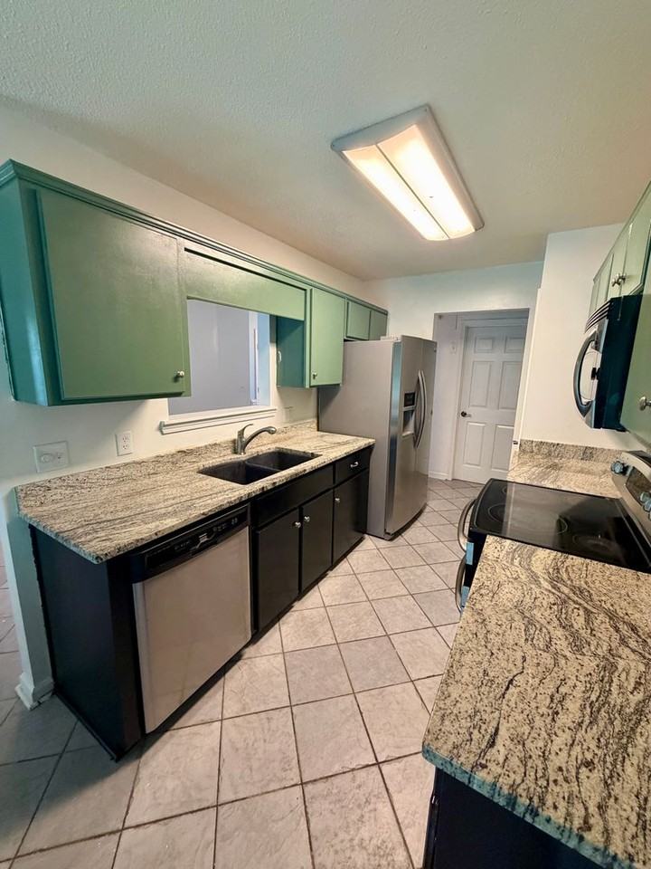 102 Kaylin Ct - Photo 5 of 25