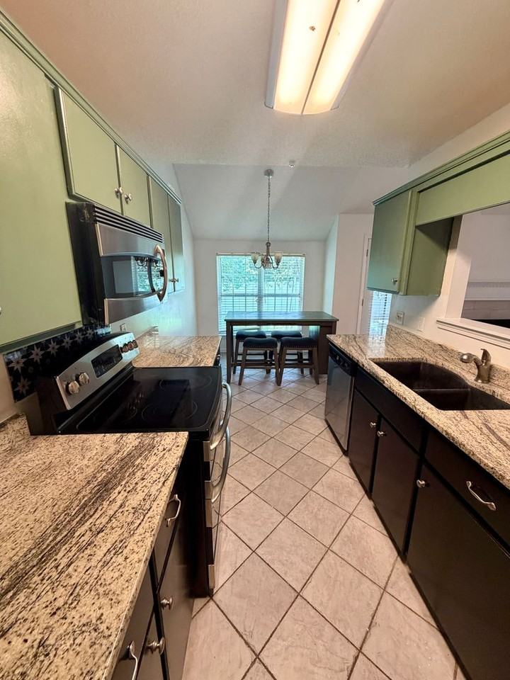 102 Kaylin Ct - Photo 6 of 25