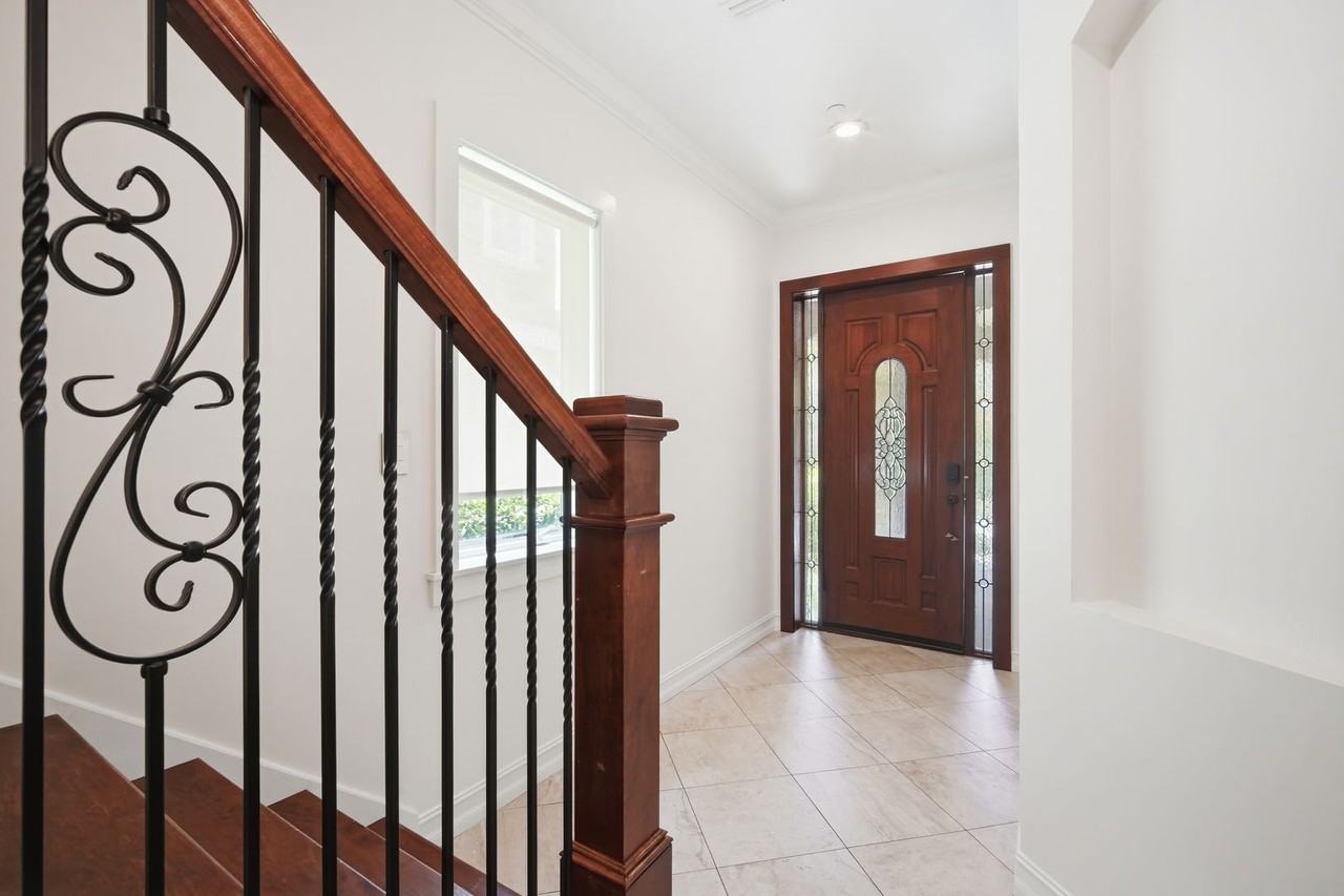 1465 Hillside Landing Dr - Photo 5 of 34