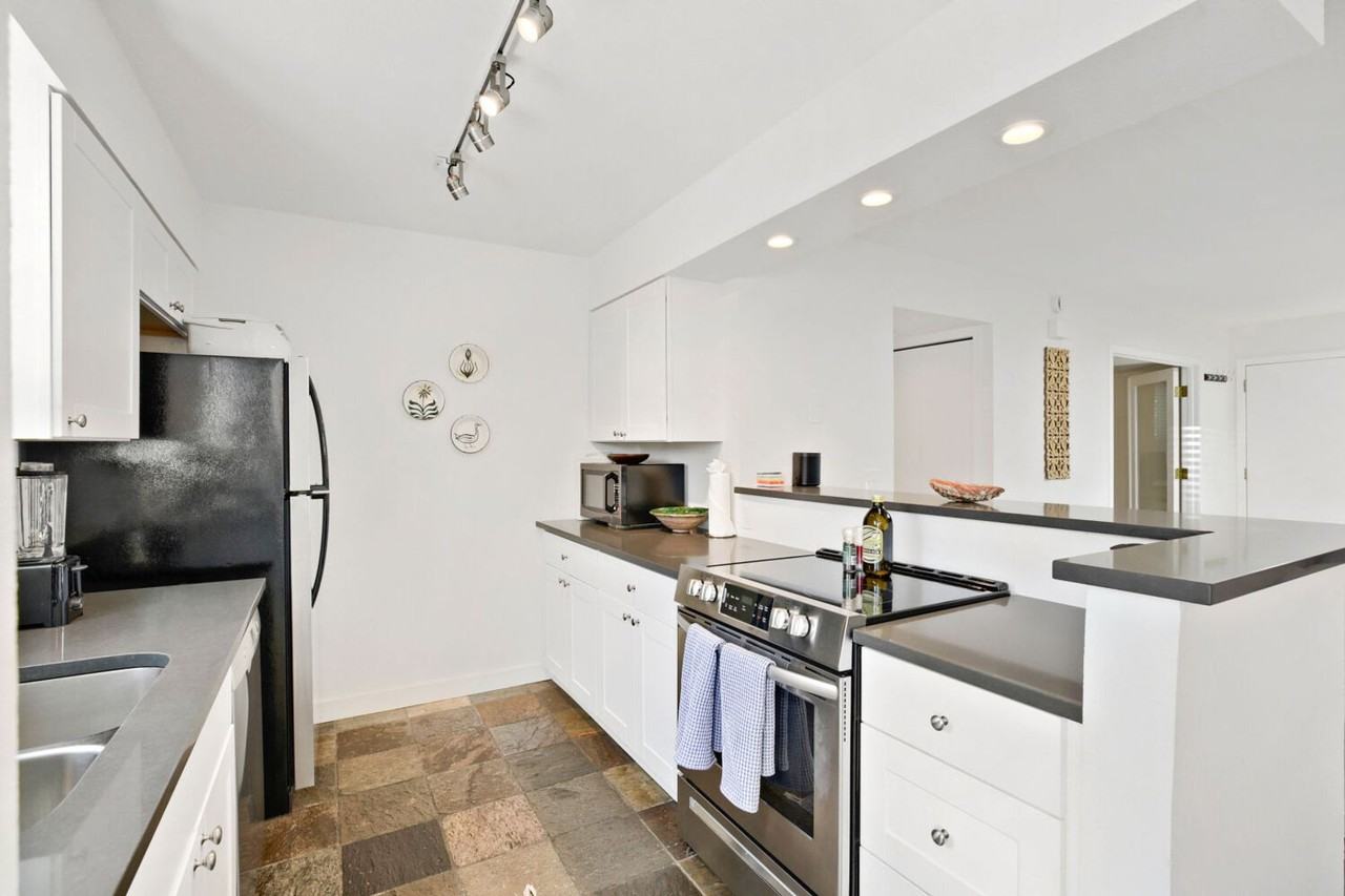 790 Walnut St - Photo 2 of 26