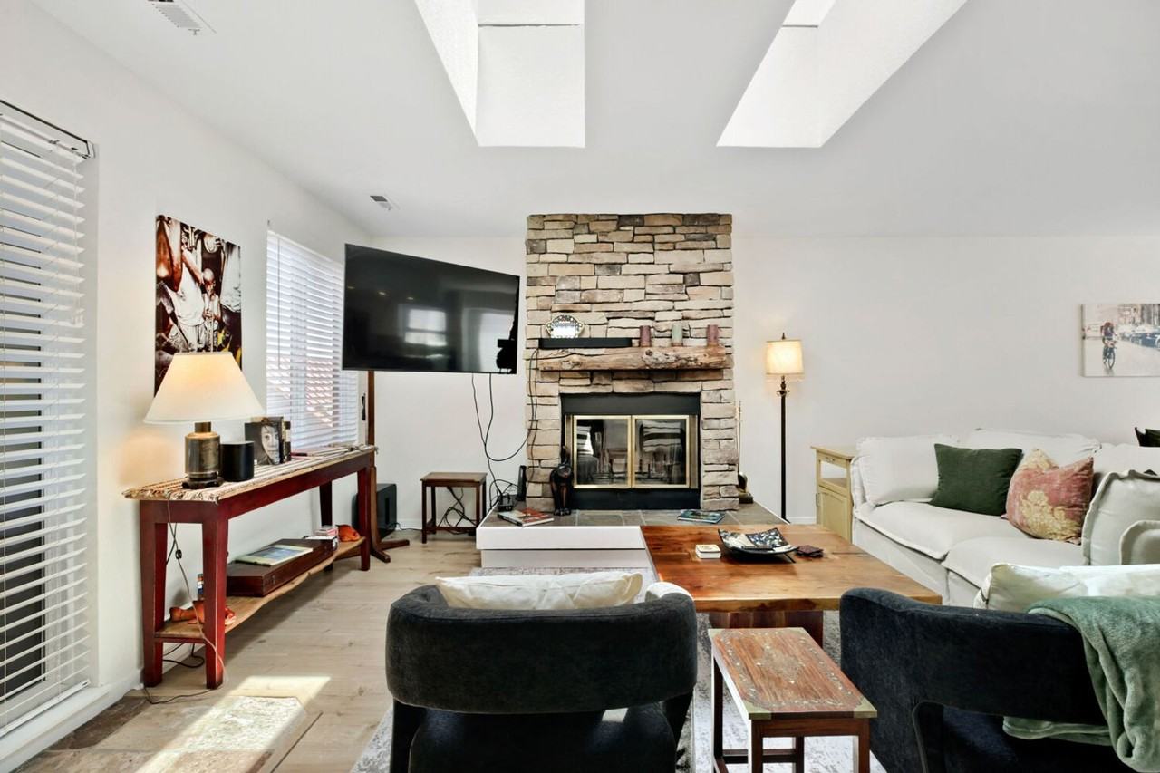 790 Walnut St - Photo 7 of 26