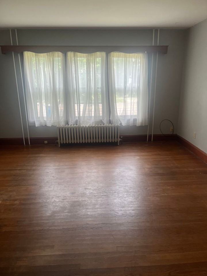 228 Shelburne Rd - Photo 2 of 10
