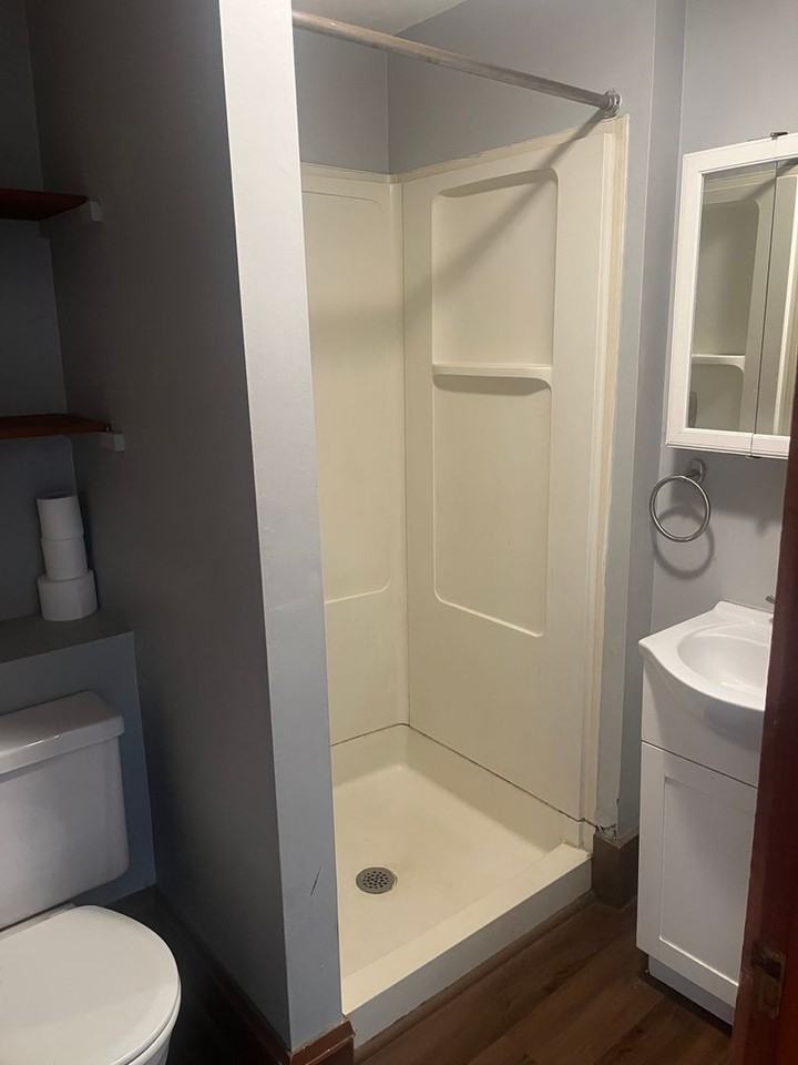 228 Shelburne Rd - Photo 5 of 10