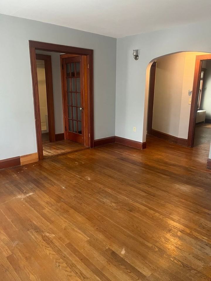 228 Shelburne Rd - Photo 6 of 10