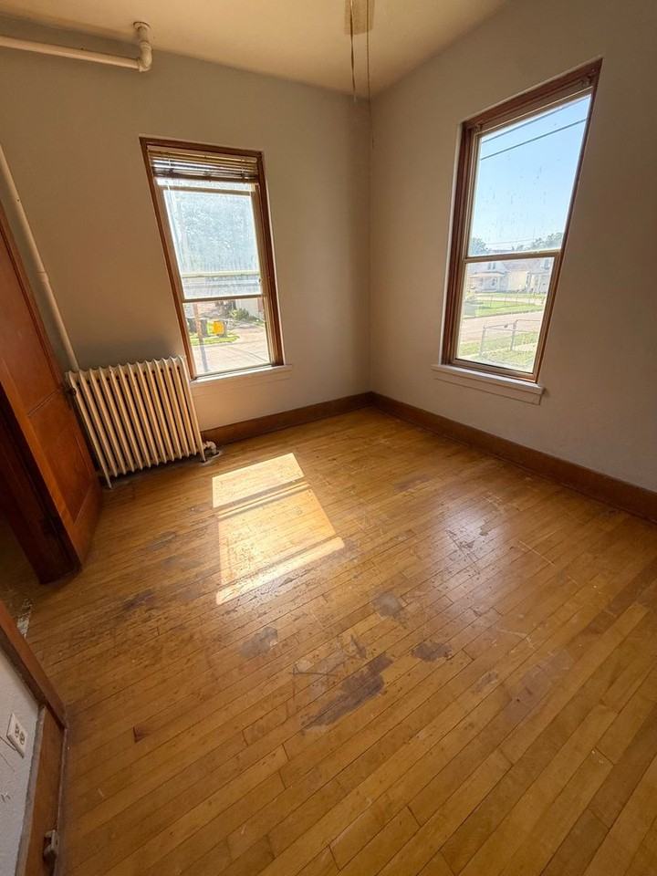 411 George St - Photo 5 of 10
