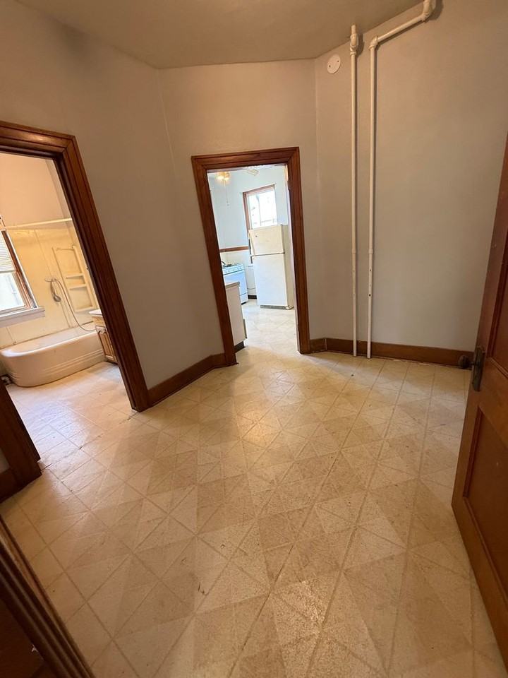 411 George St - Photo 6 of 10