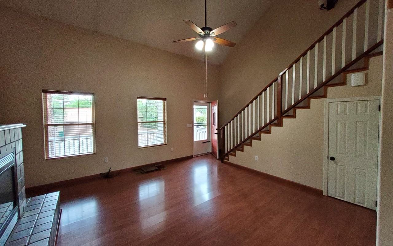 107 W Sherwood Dr - Photo 3 of 20