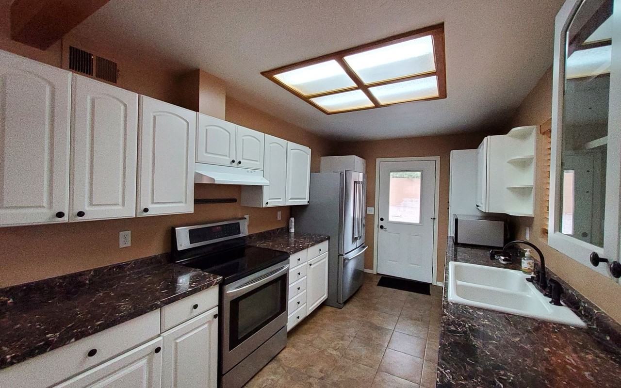 107 W Sherwood Dr - Photo 6 of 20