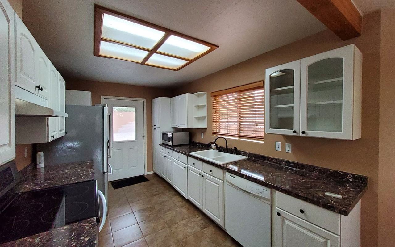 107 W Sherwood Dr - Photo 7 of 20