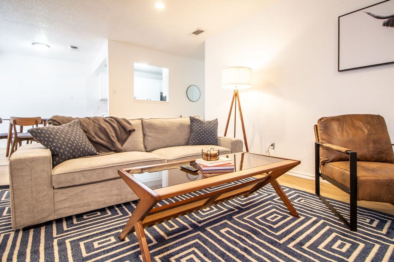 6426 37th St - Photo 4 of 15