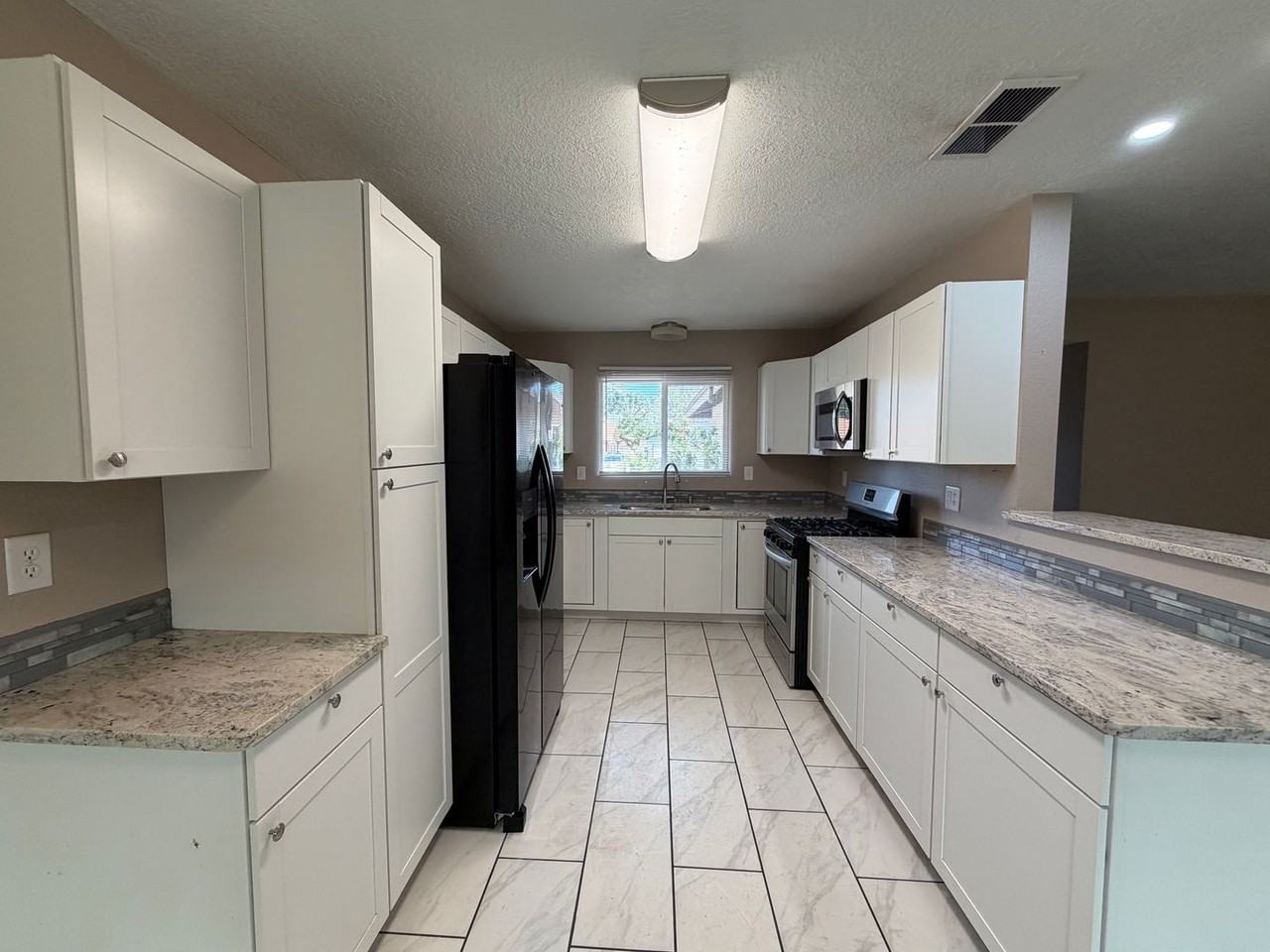 2908 Dakota St Ne - Photo 5 of 16