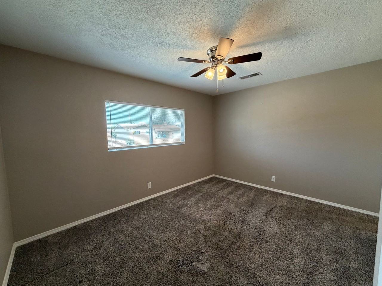 2908 Dakota St Ne - Photo 7 of 16