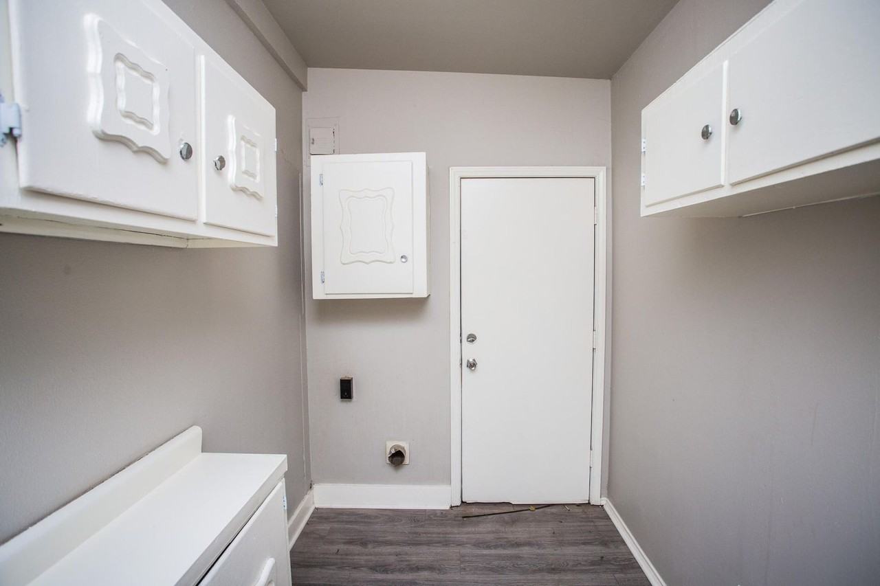 4629 Elgin Ave - Photo 2 of 26
