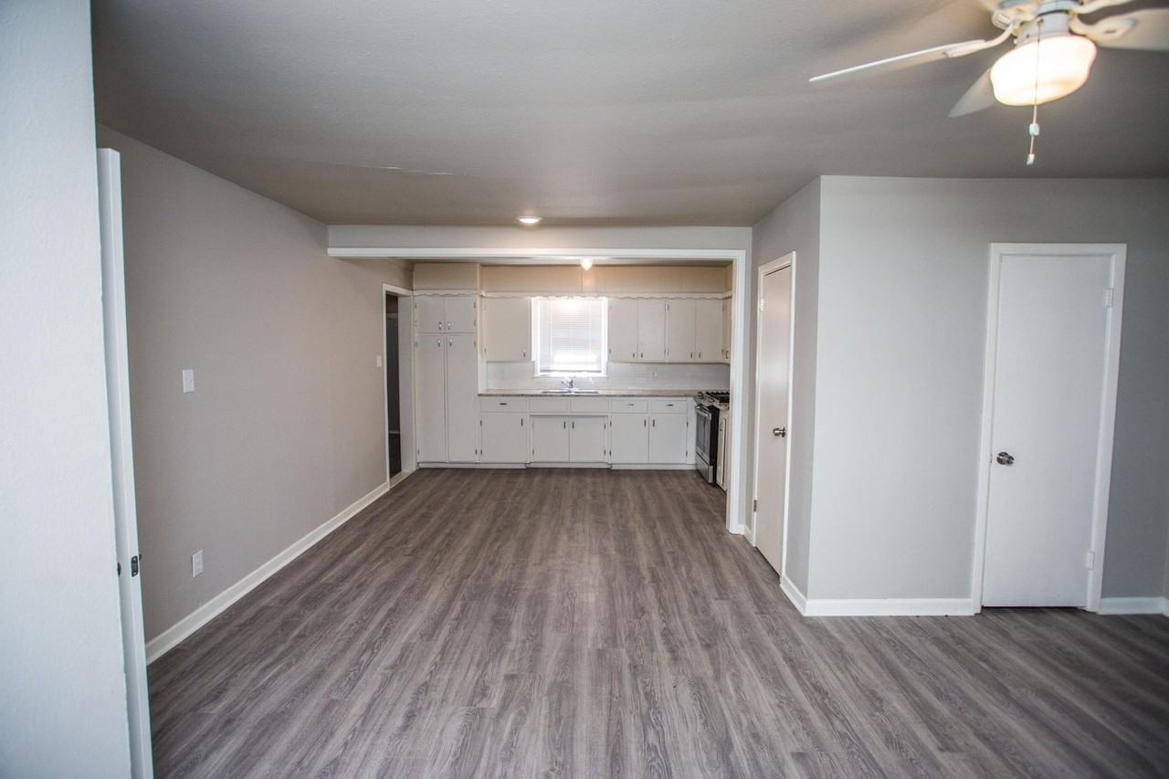 4629 Elgin Ave - Photo 3 of 26