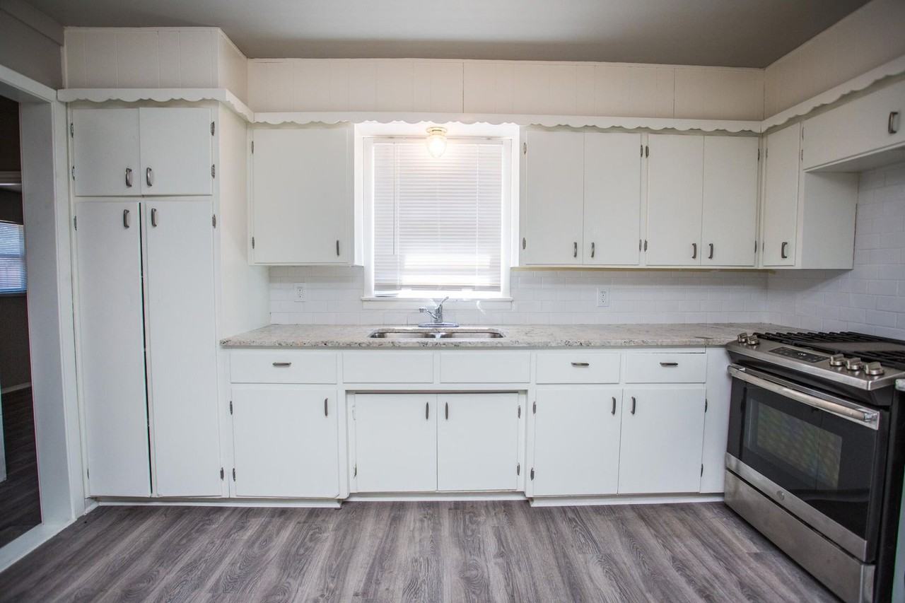 4629 Elgin Ave - Photo 6 of 26
