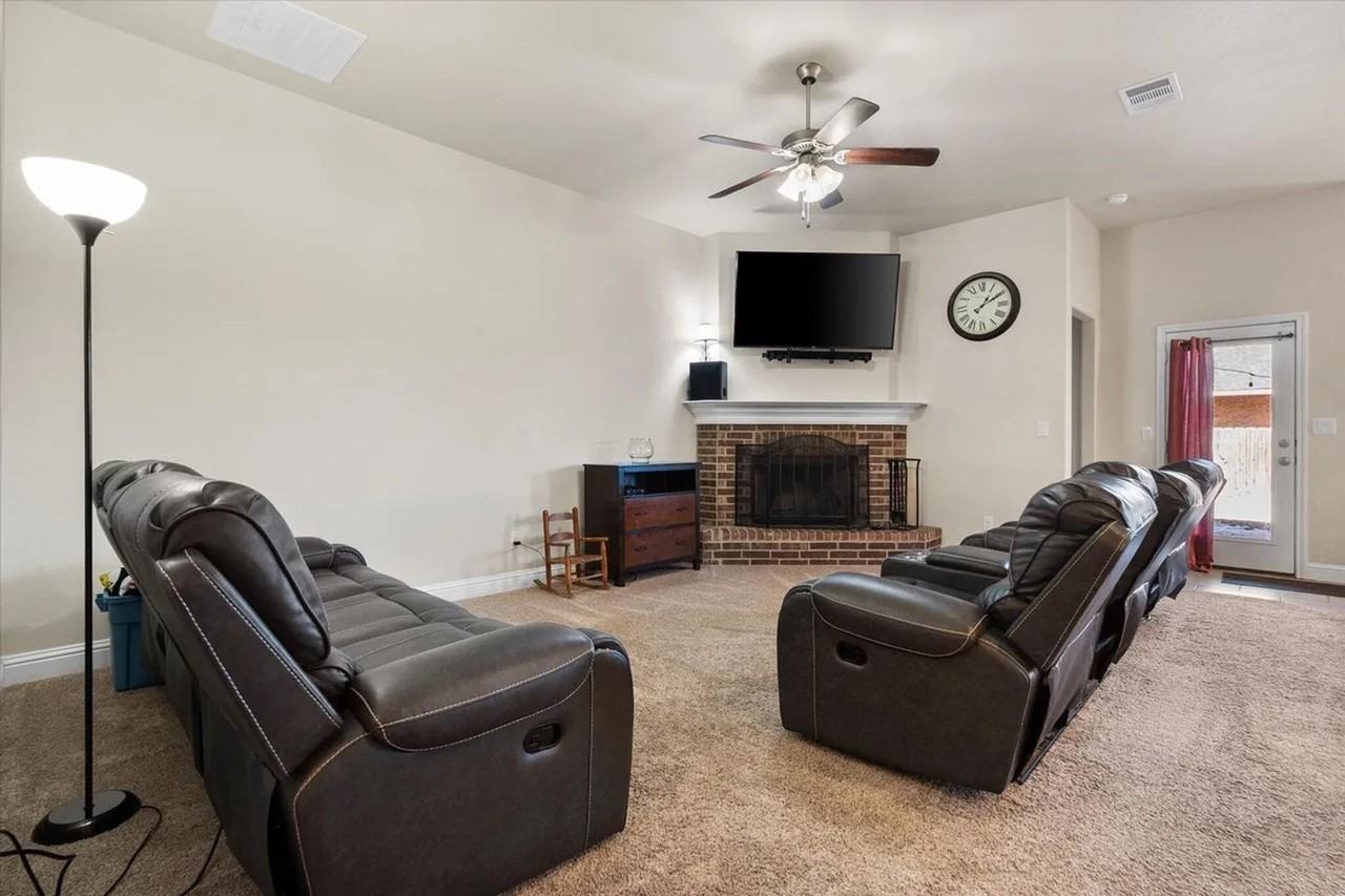 7038 95th St - Photo 5 of 15