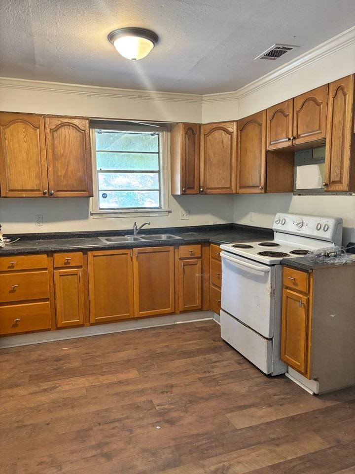 410 Oneida Ave - Photo 2 of 7