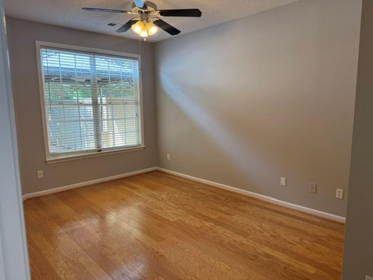 126 Marshland Ln - Photo 5 of 24