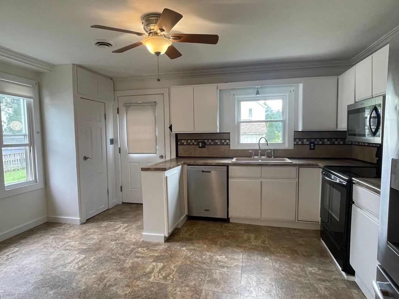 67 Carson Ave - Photo 3 of 19