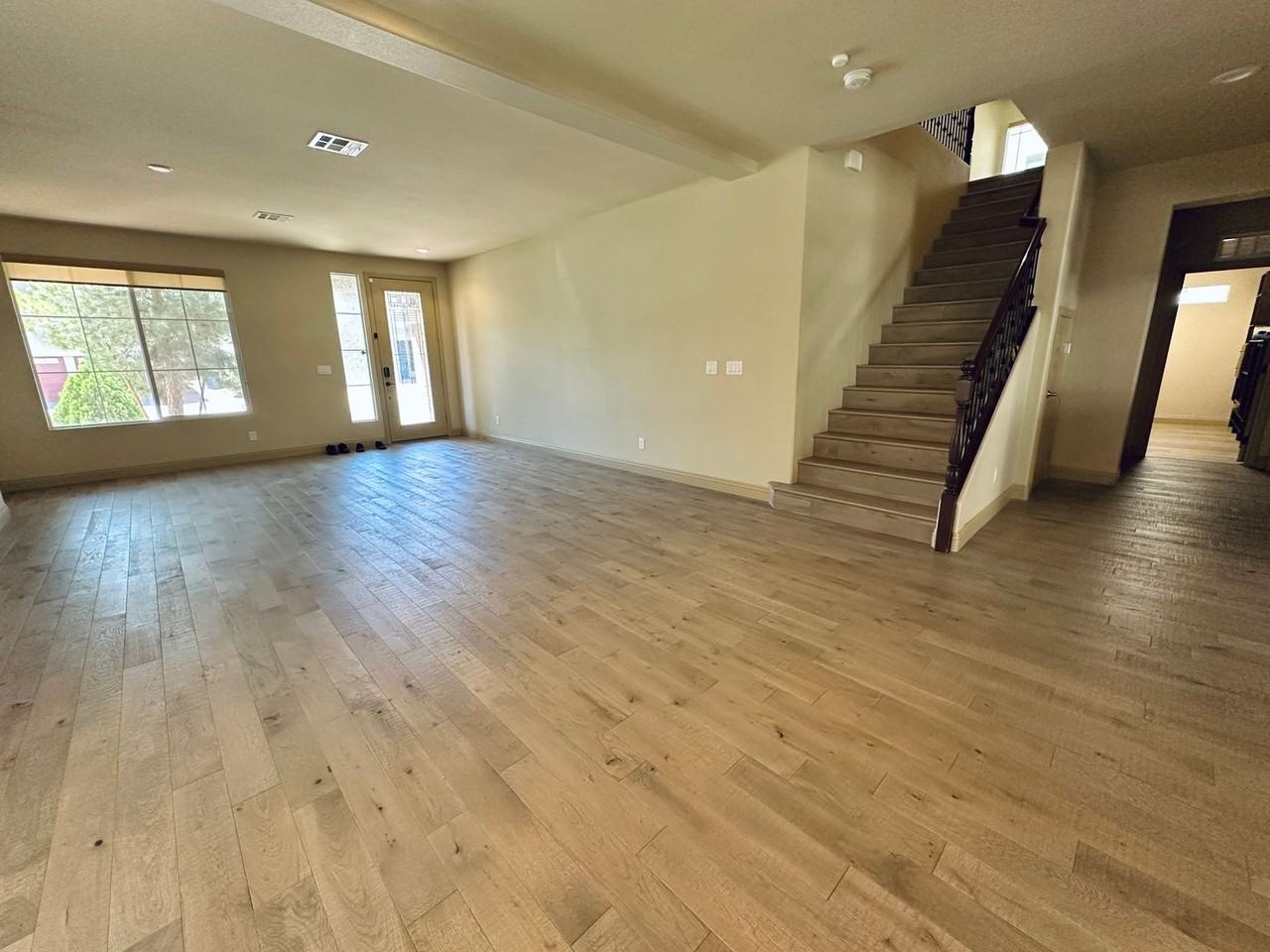 9842 Russian Hill St - Photo 4 of 50