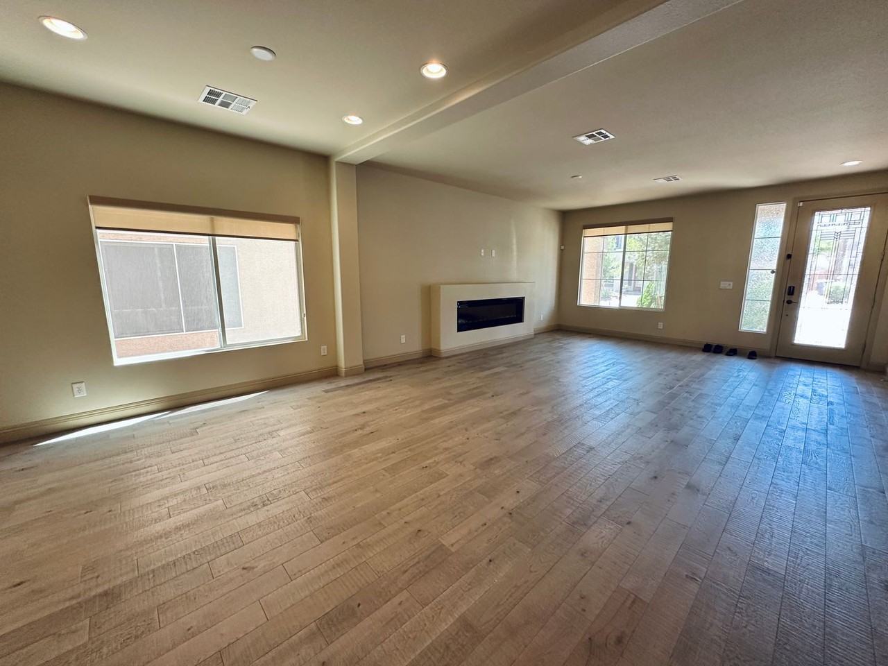 9842 Russian Hill St - Photo 5 of 50