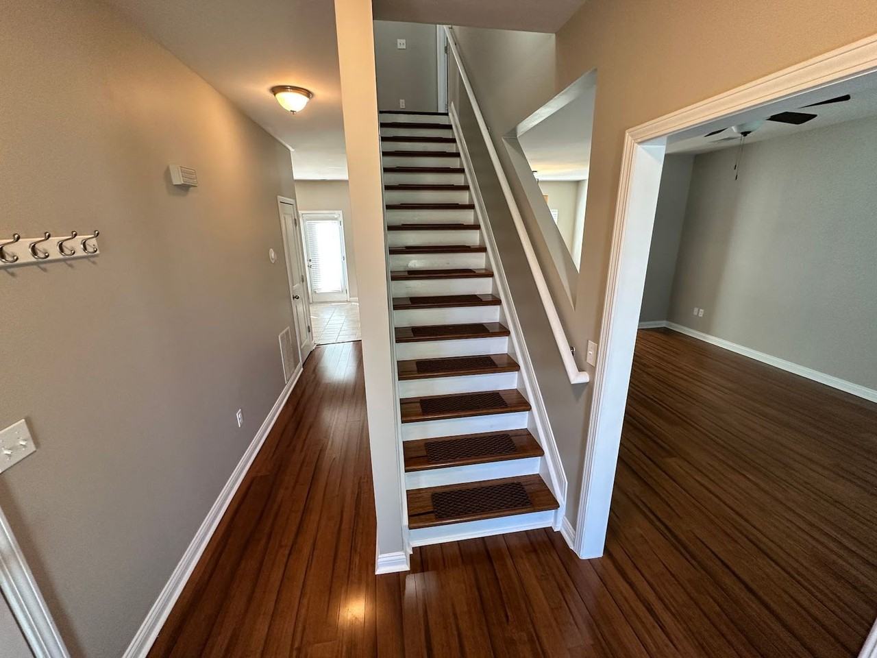 408 Cunningham Ln - Photo 2 of 28