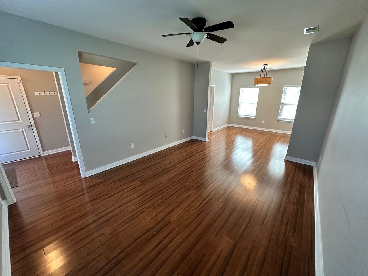 408 Cunningham Ln - Photo 4 of 28