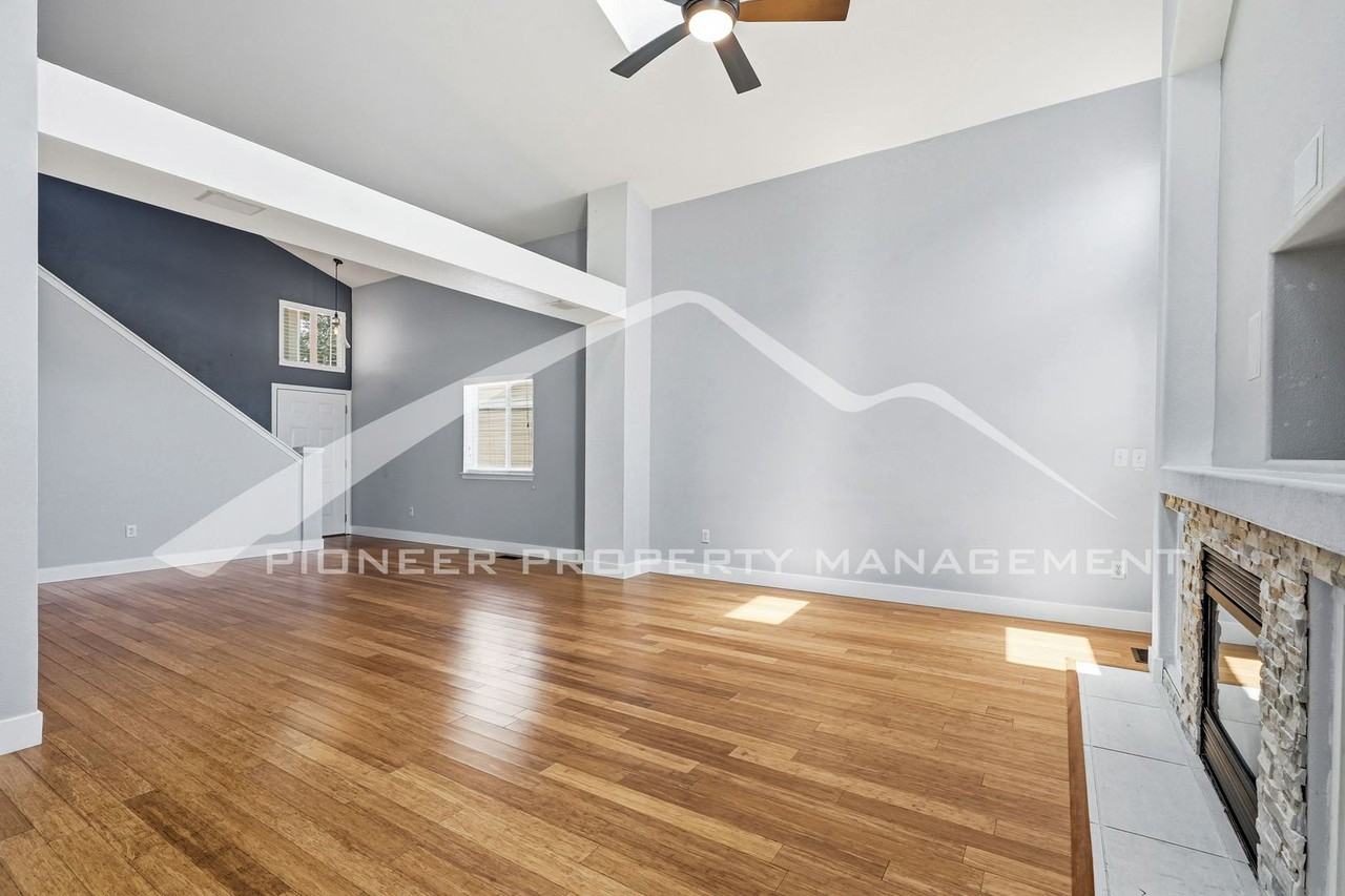 333 Sanders Cir - Photo 2 of 26