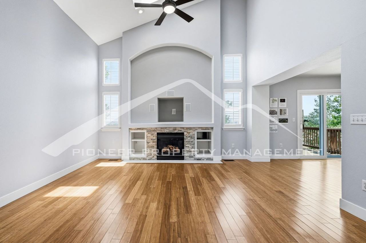 333 Sanders Cir - Photo 3 of 26