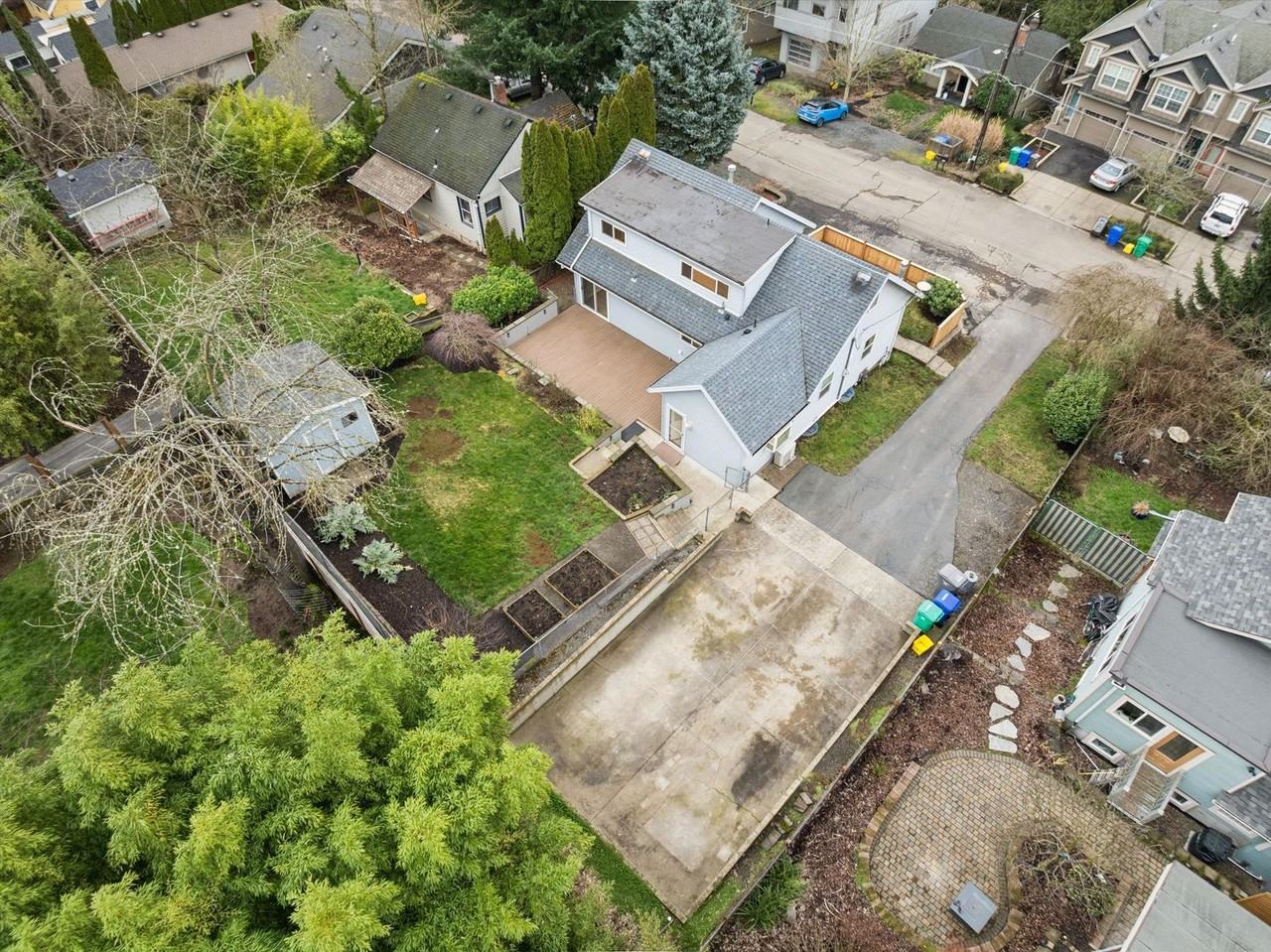 1831 Sw Evans St - Photo 4 of 46